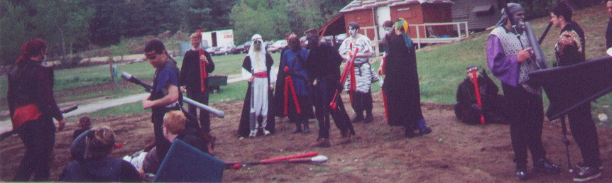 Gathering of people near the fighting pit.