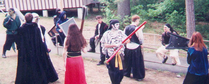 A group gathers to destroy the dark heart...